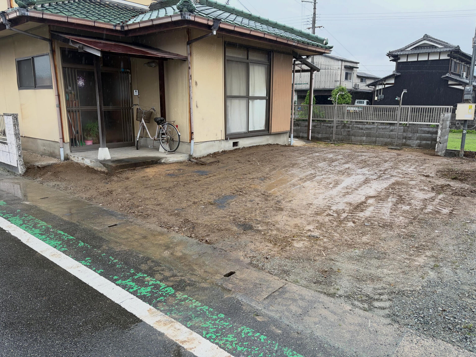 たつの市内の擁壁・植栽撤去工事になります
