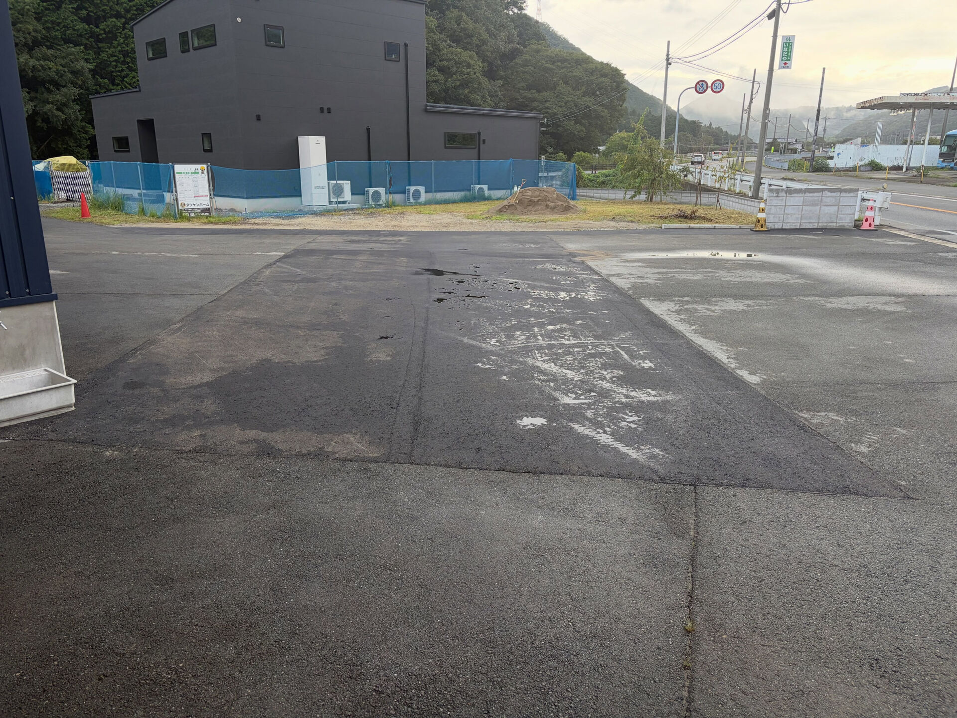 アスファルト舗装修繕工事になります